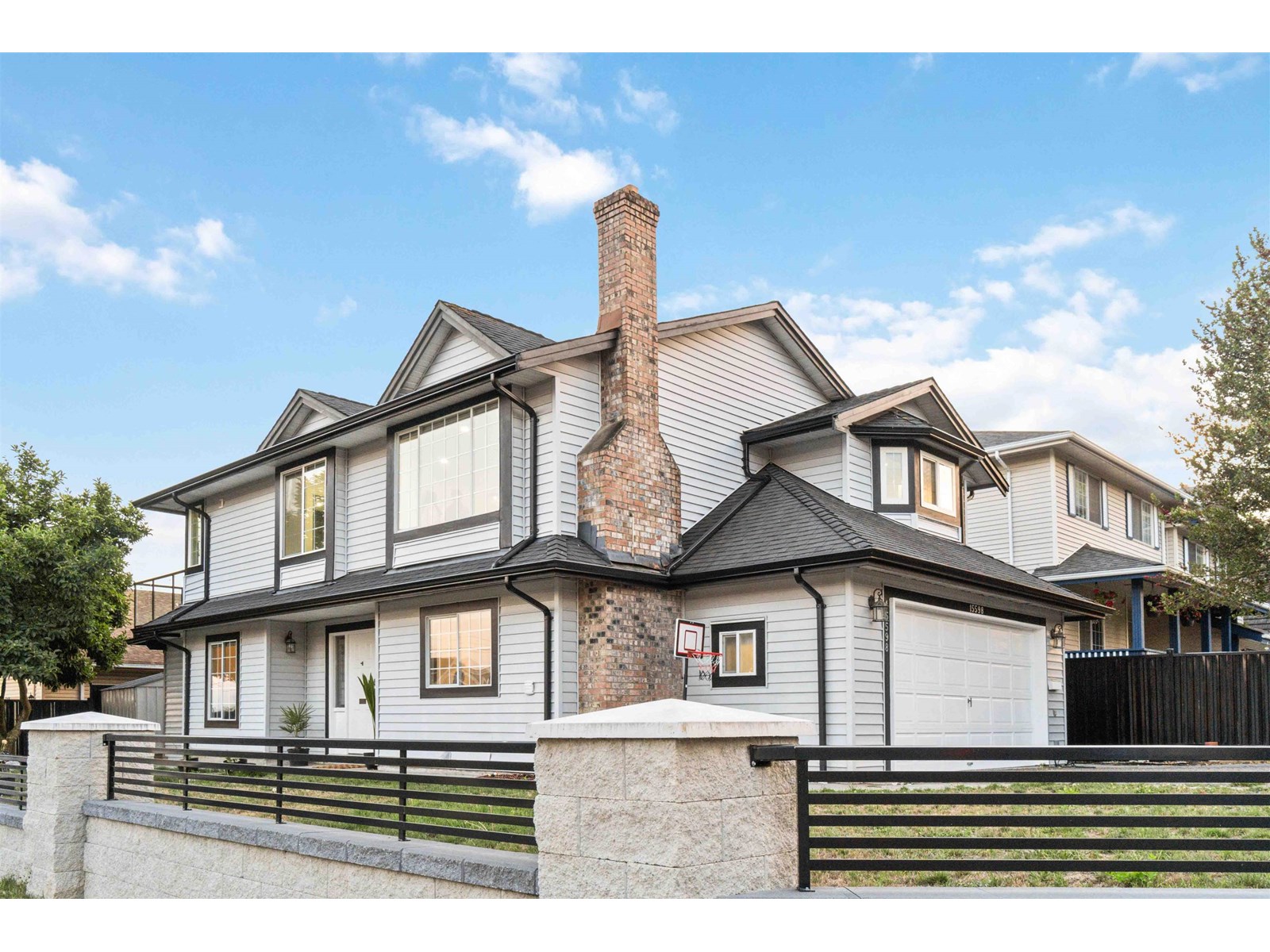 15598 Roper Ave, White Rock, BC V4B 2G5