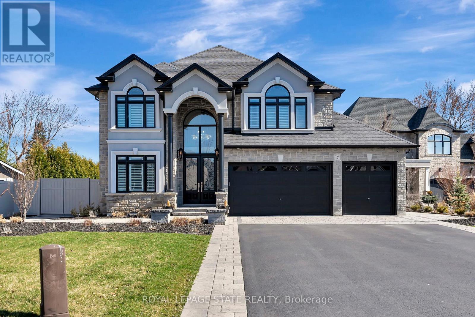 7 Bernini Ct, Hamilton, ON L9B 0C5