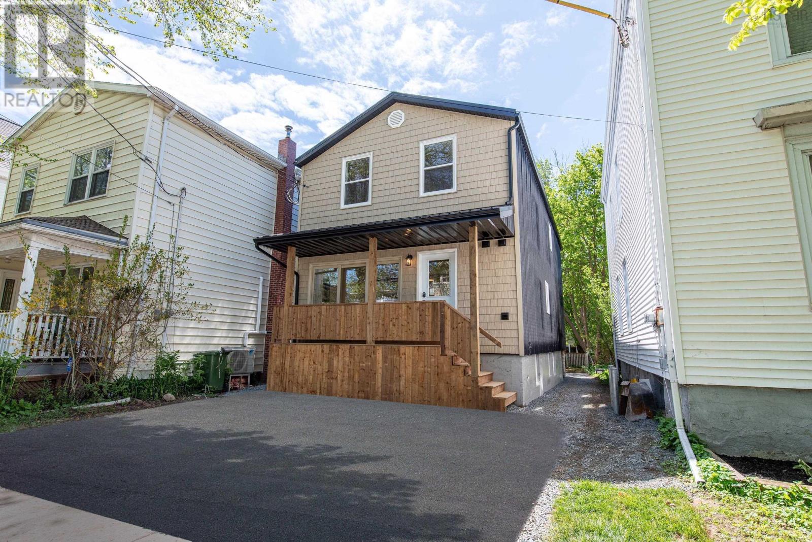 6254 Allan St, Halifax, NS B3L 1G9