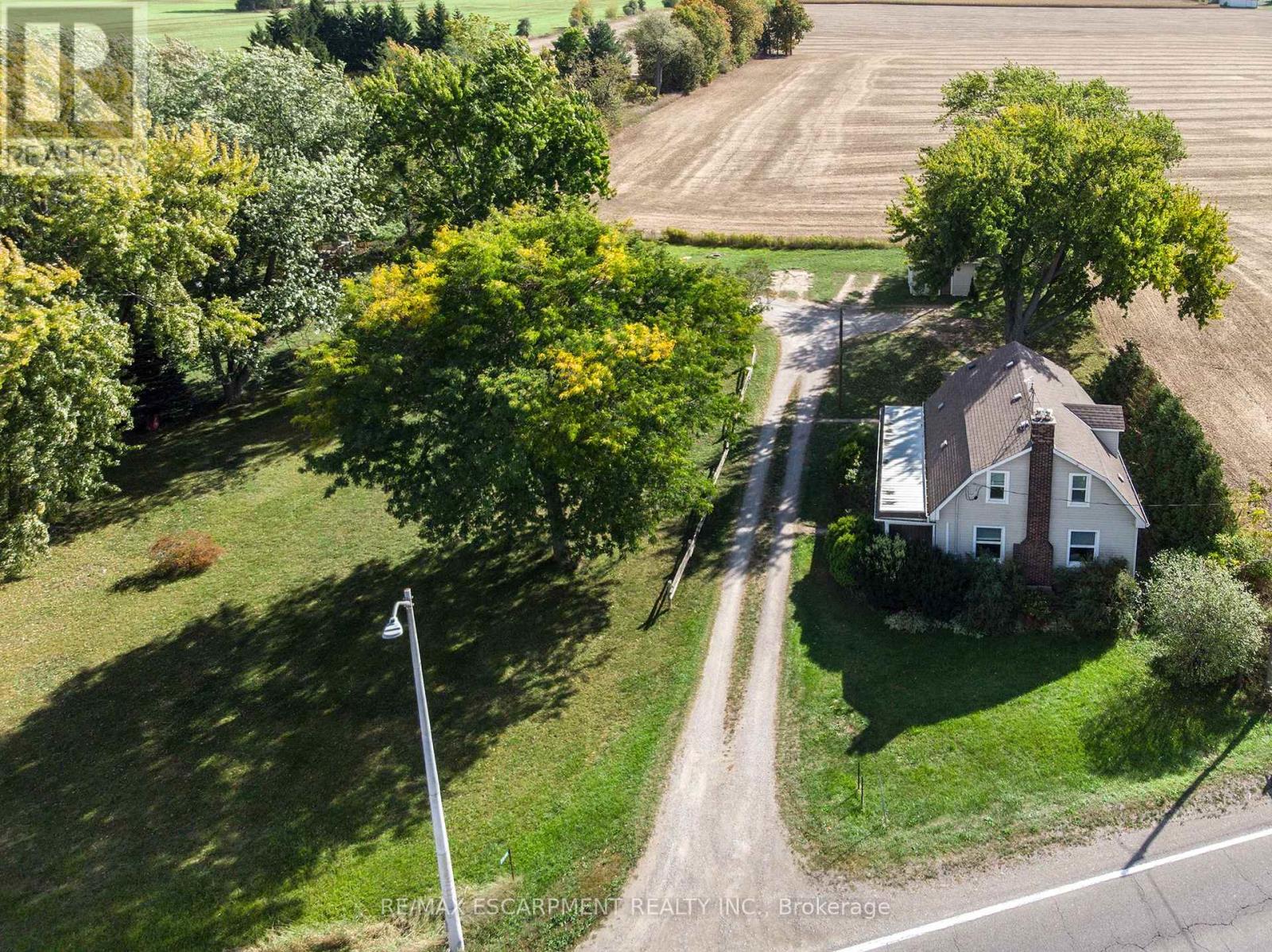 2546 Wilson St, Hamilton, ON L0R 1A0