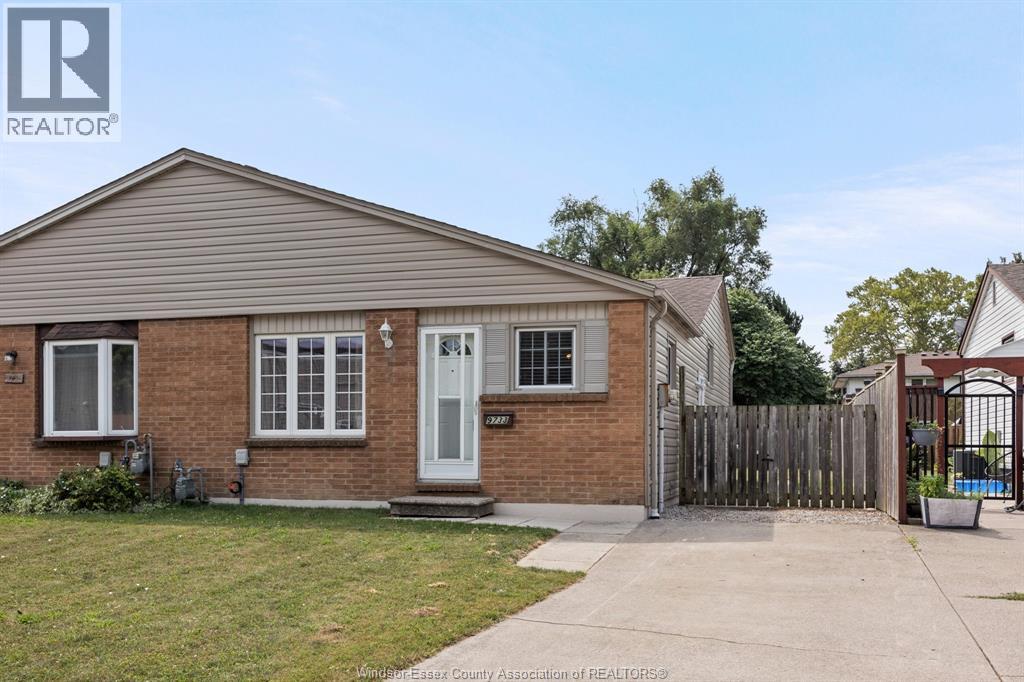 9733 Melville, Windsor, ON N8R 1B4
