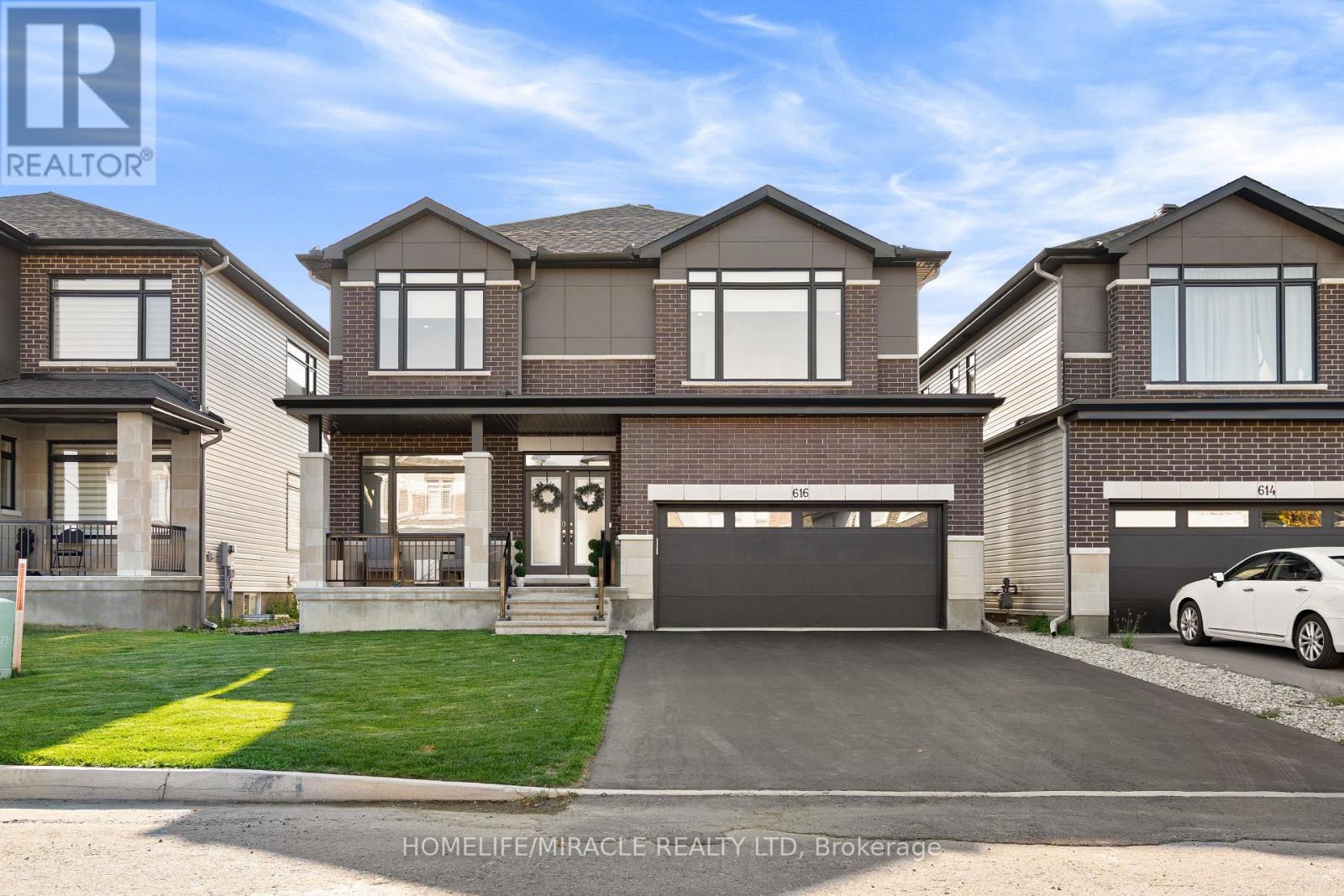 616 Kenabeek Ter E, Ottawa, ON K4M 0M2