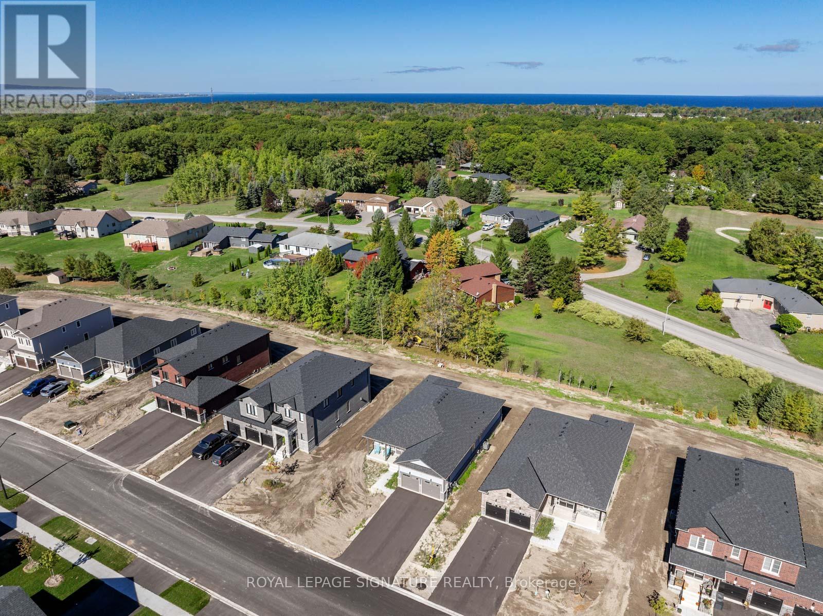 8 Misty Ridge Rd, Wasaga Beach, ON L9Z 0R8