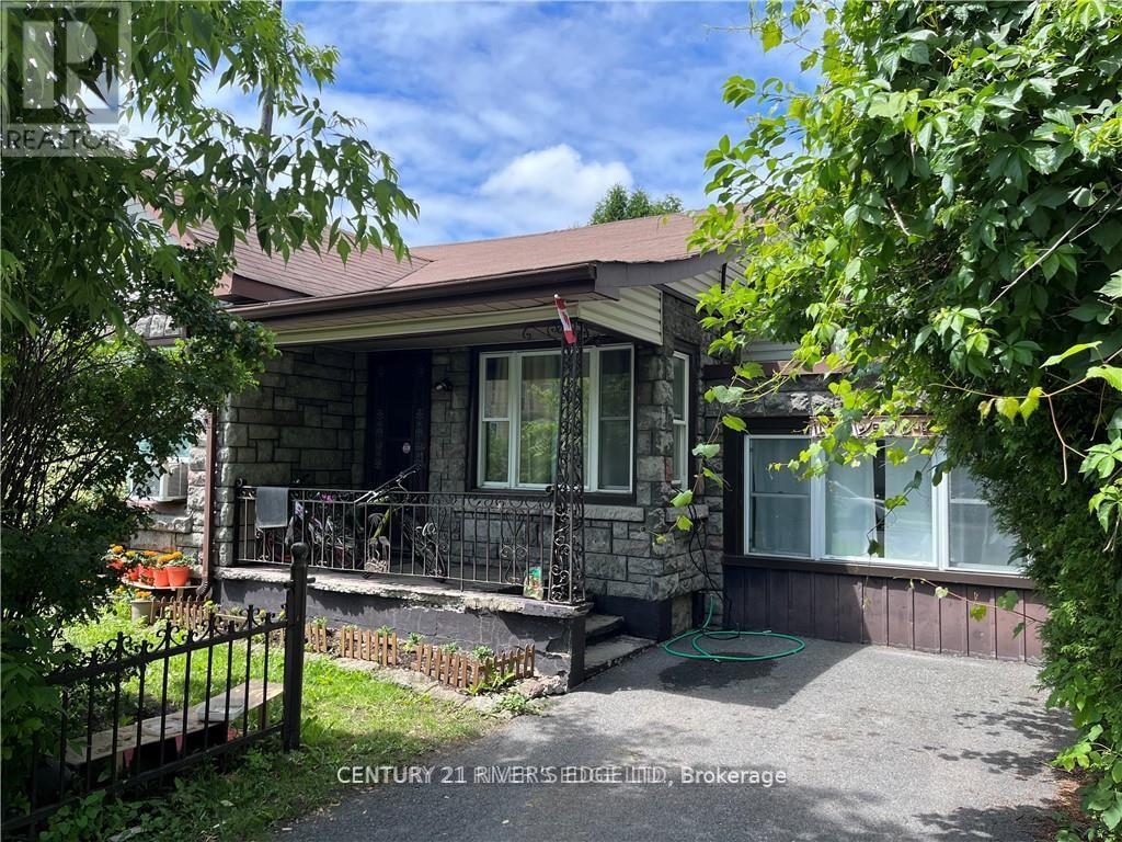 620 First St E, Cornwall, ON K6H 1M1