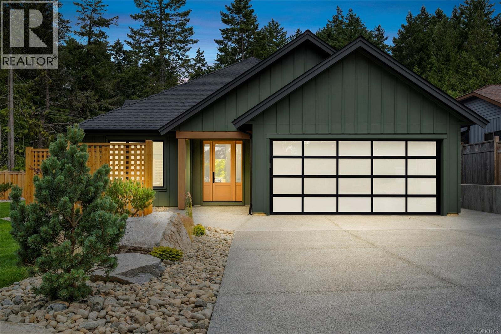 504 Juniper Dr, Qualicum Beach, BC V9K 1A9