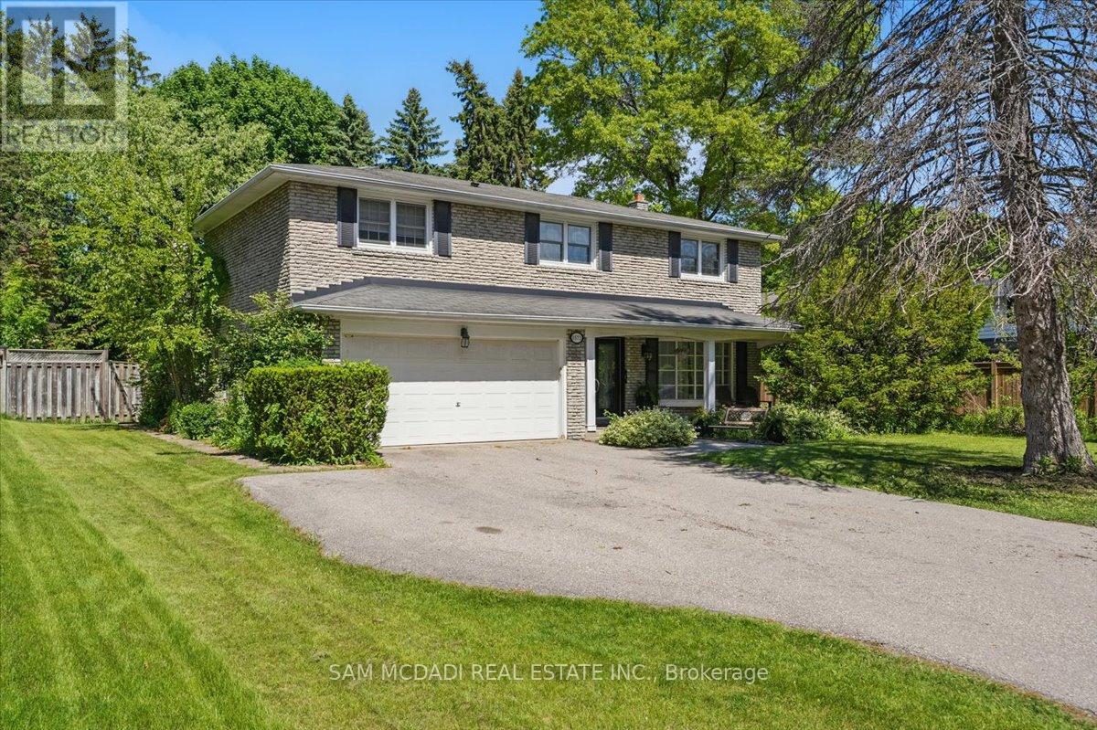 1571 Yew St, Mississauga, ON L5H 2C1