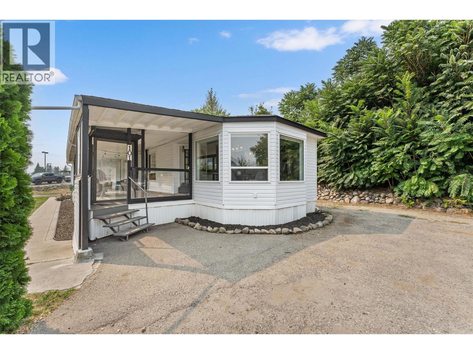 1699 Ross Road Unit 101, West Kelowna, BC V1Z 1L8