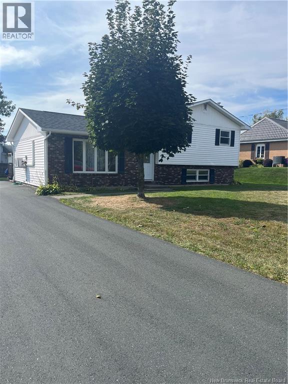 17 Adams Ave, Miramichi, NB E1V 3Y6