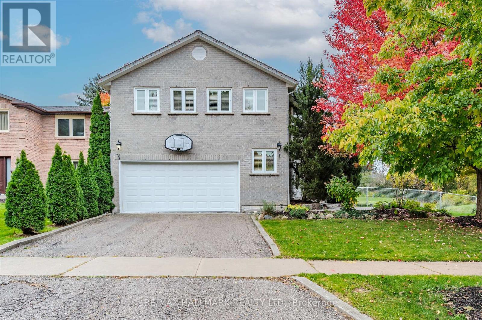 145 Old Surrey Ln, Richmond Hill, ON L4C 6R9