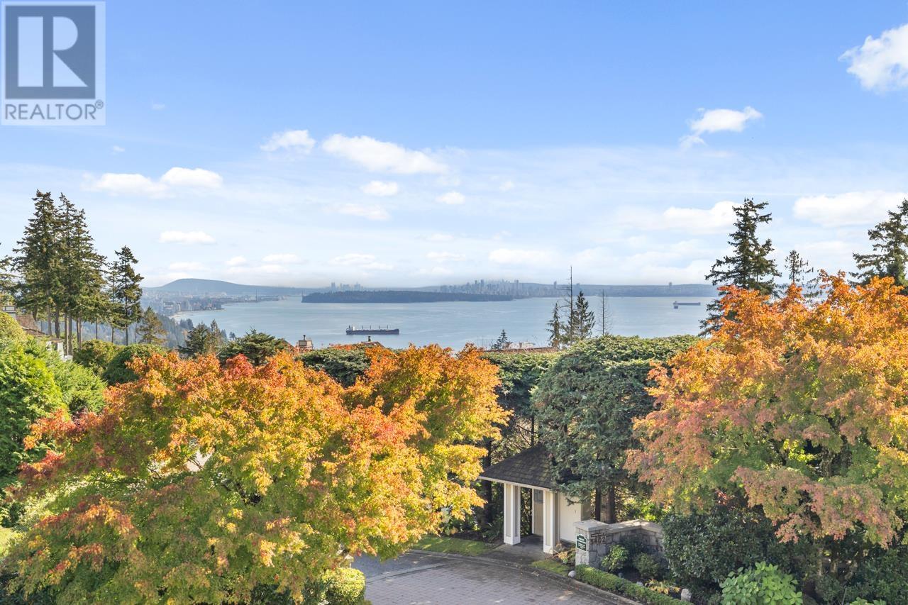 5401 W Vista Ct, West Vancouver, BC V7W 3G8