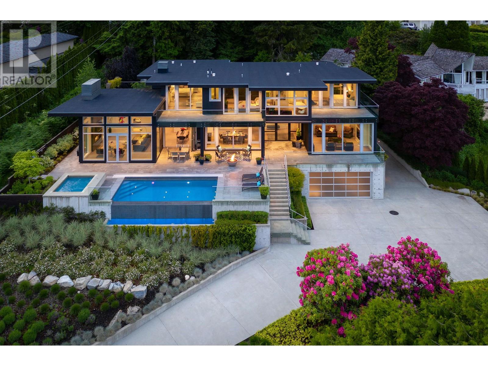 1065 Groveland Rd, West Vancouver, BC V7S 1Z3