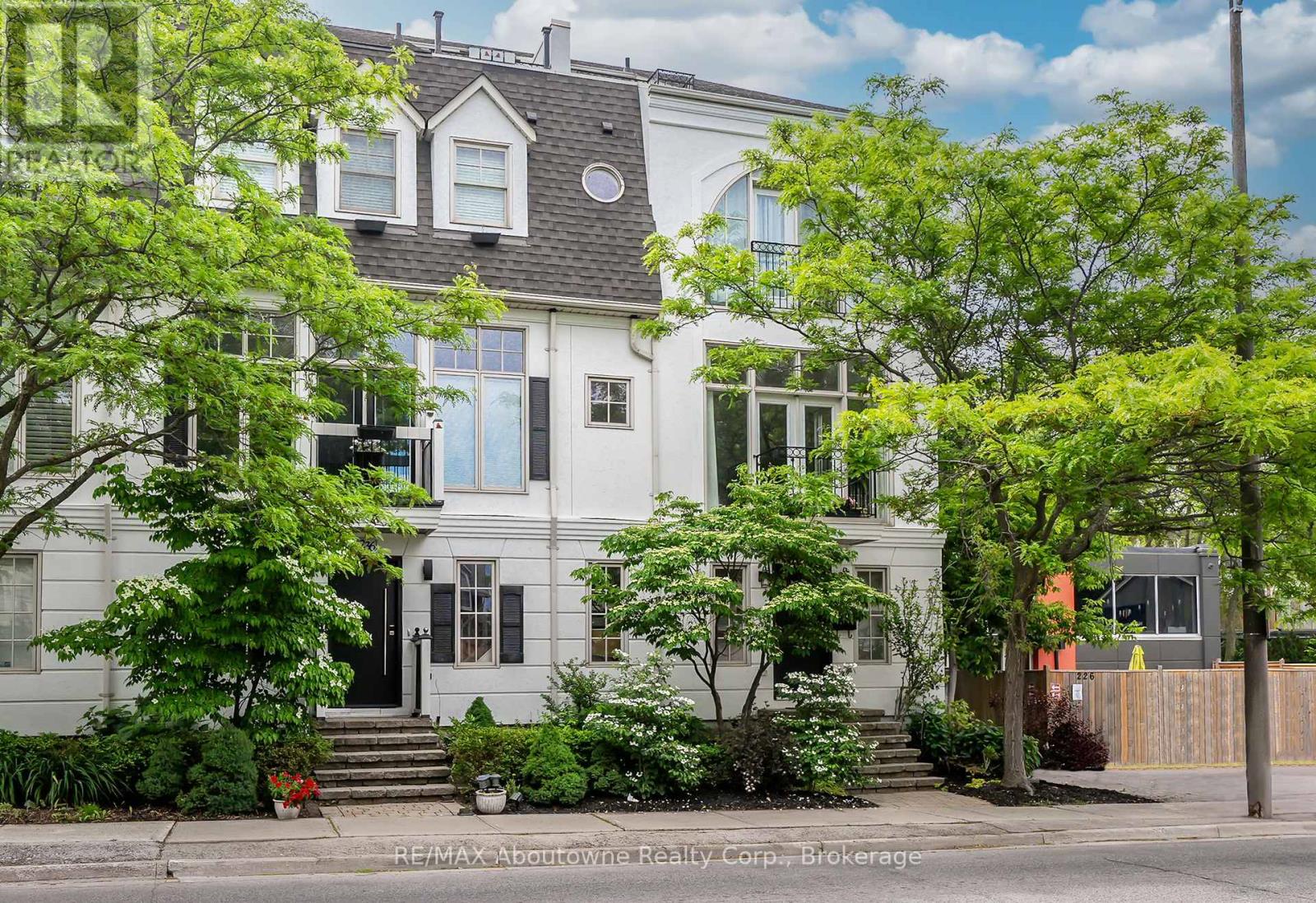 234 Randall St, Oakville, ON L6J 1P7