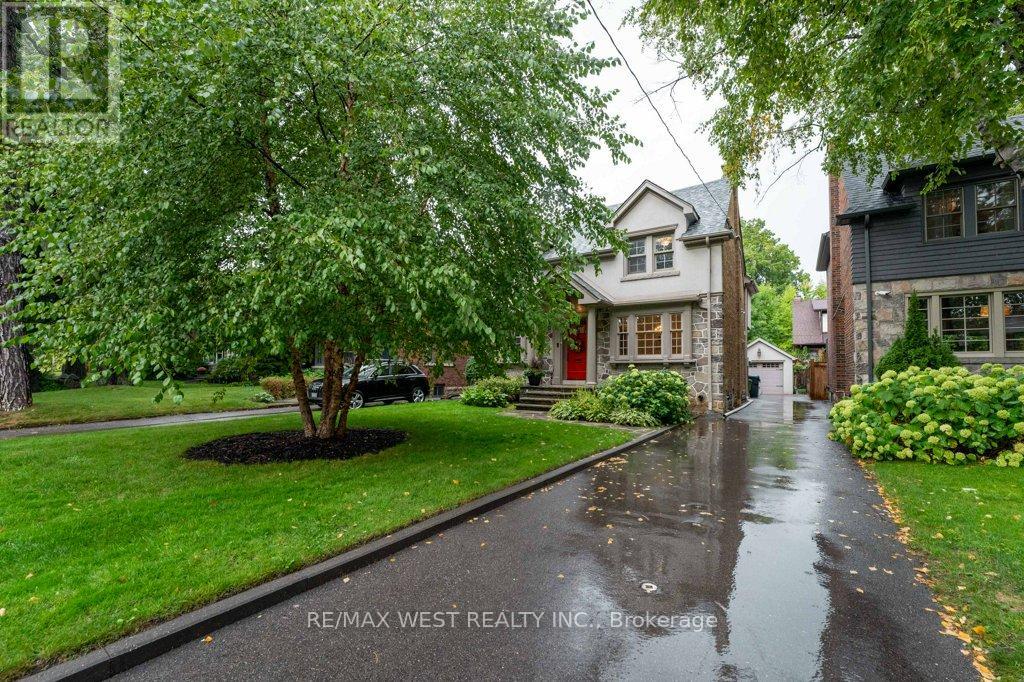 6 Kingsgrove Blvd, Toronto Kingsway South, ON M8X 1N3