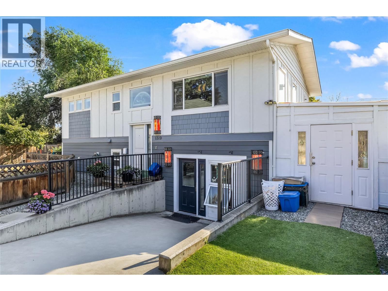 1319 Belaire Ave, Kelowna, BC V1Y 6B8