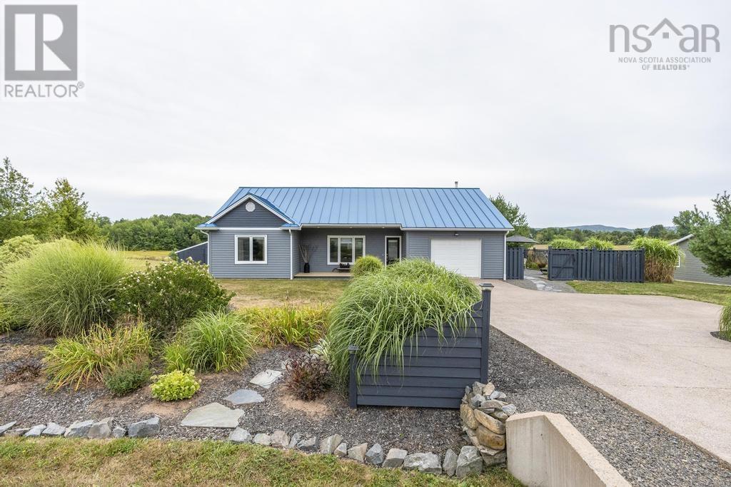 355 Falmouth Dyke Rd, Falmouth, NS B0P 1L0