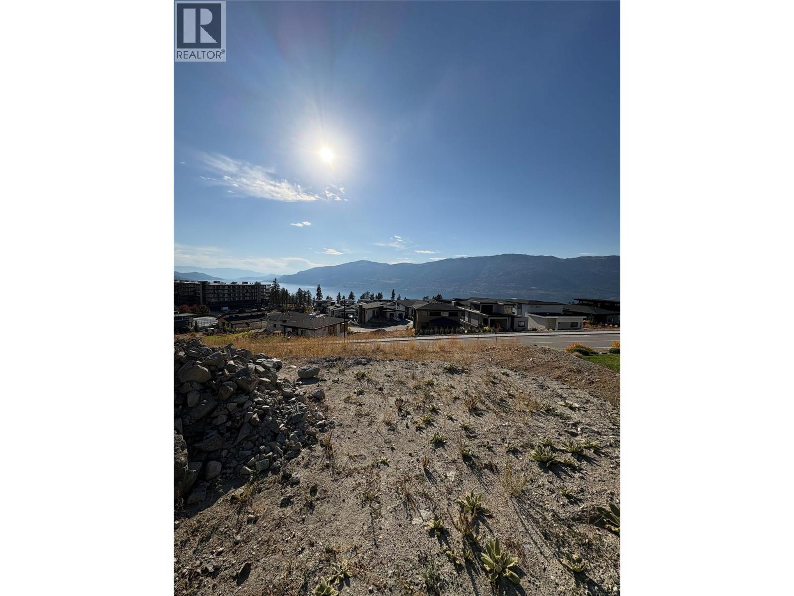 9862 Beacon Hill Dr, Lake Country, BC V4V 0A9