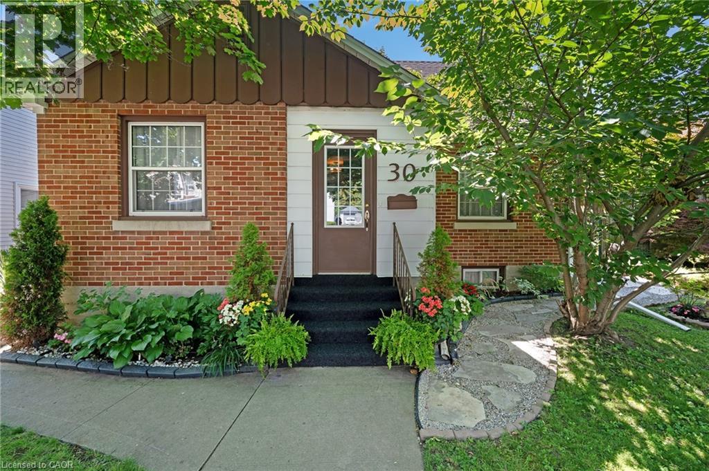 30 Centre St, Cambridge, ON N1R 4E5