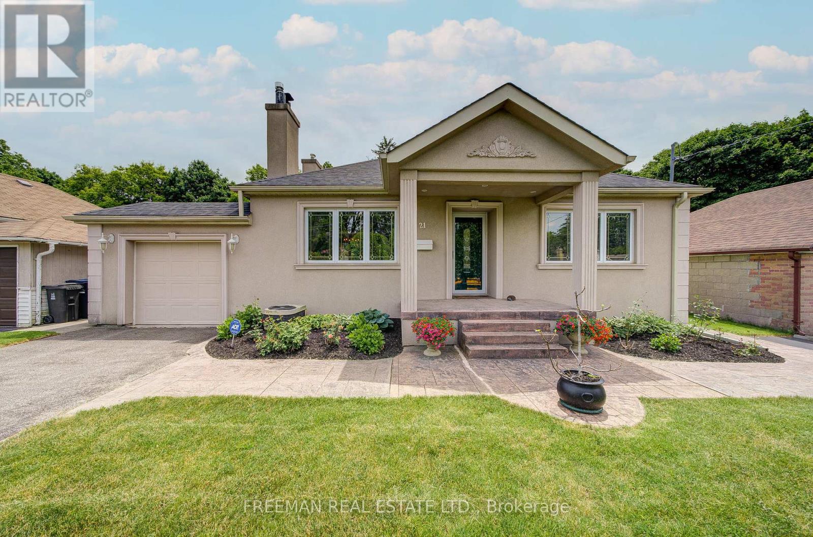 21 Martindale Rd, Toronto, ON M1M 2B8