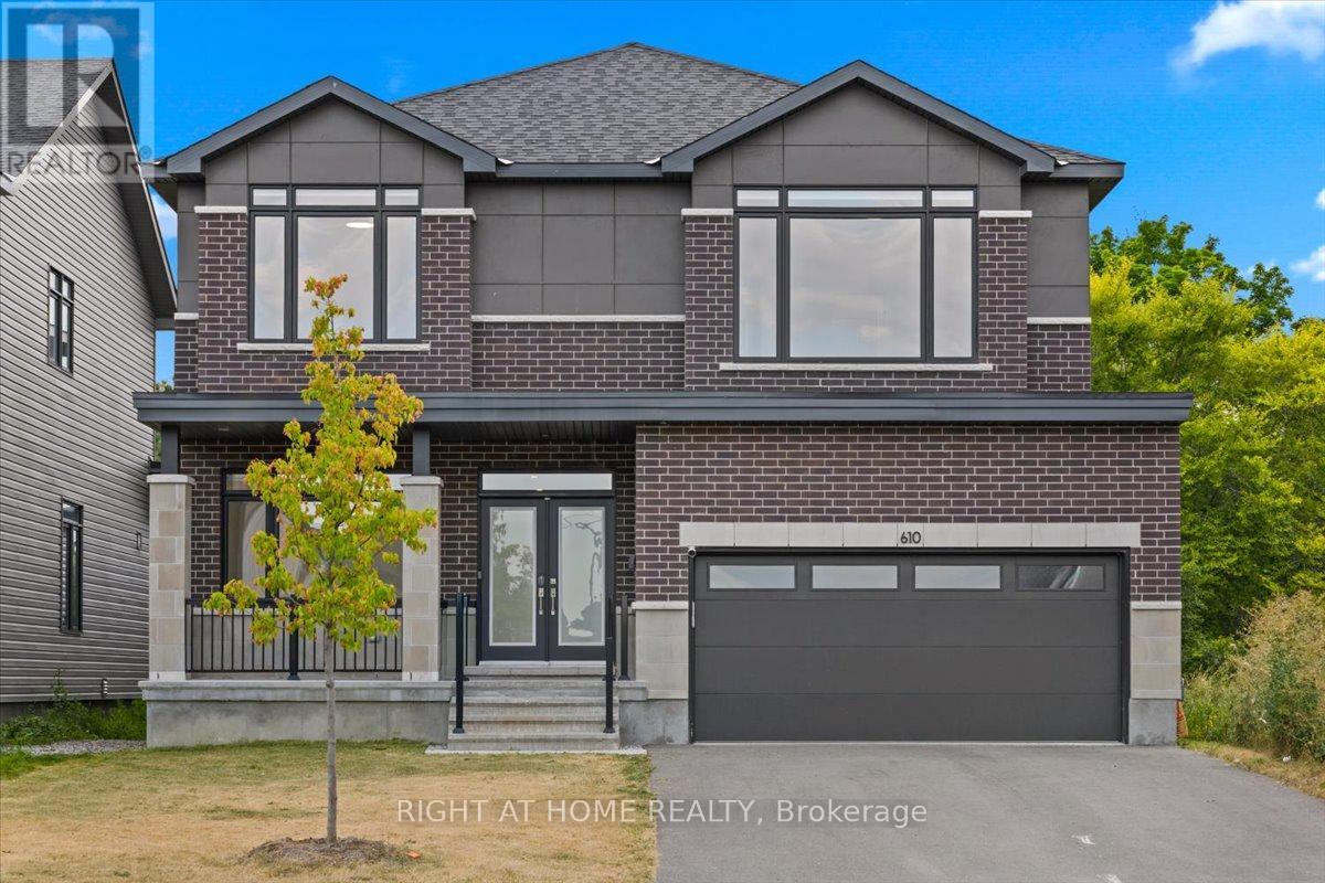 610 Kenabeek Ter, Ottawa, ON K4M 0M3