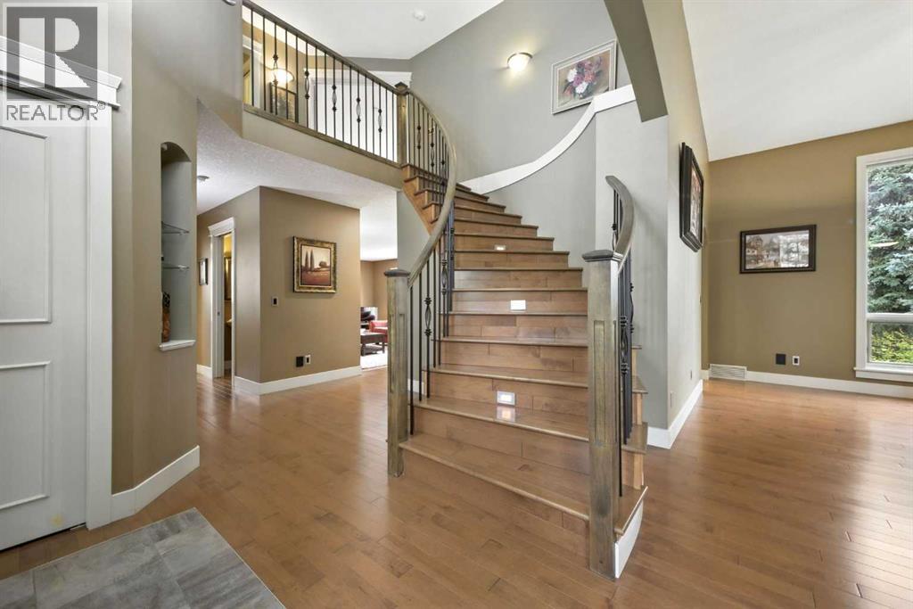 141 Edgeview Rd NW, Calgary, AB T3A 4V1