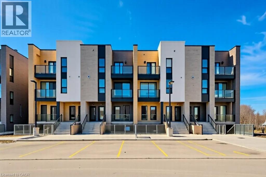 261 Woodbine Ave, Kitchener, ON N2R 0S7