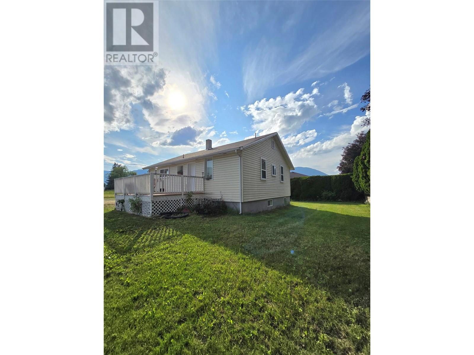 221 Beatty Ave NW, Salmon Arm, BC V1E 4M9