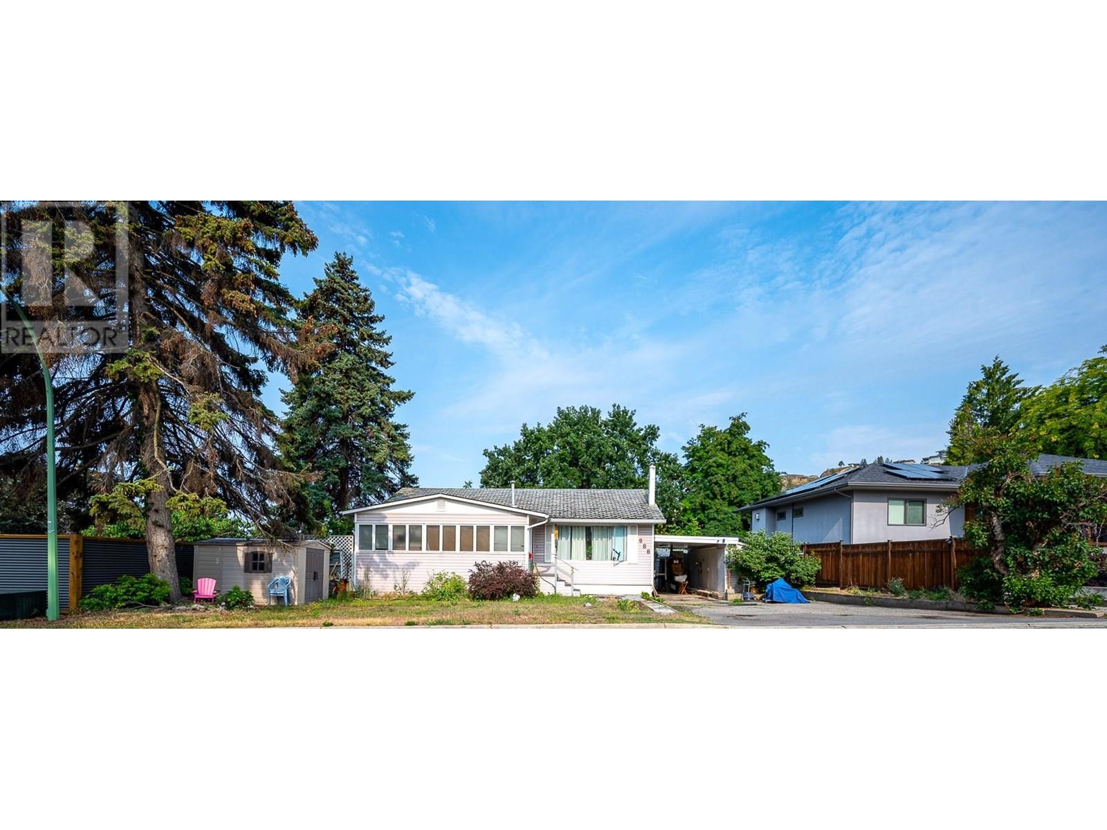 988 Glengarry St, Kelowna, BC V1Y 4C8