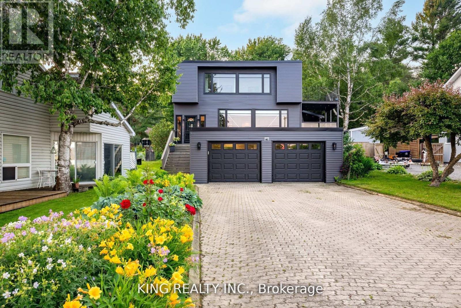 602 Champlain Rd, Tiny, ON L9M 0C2