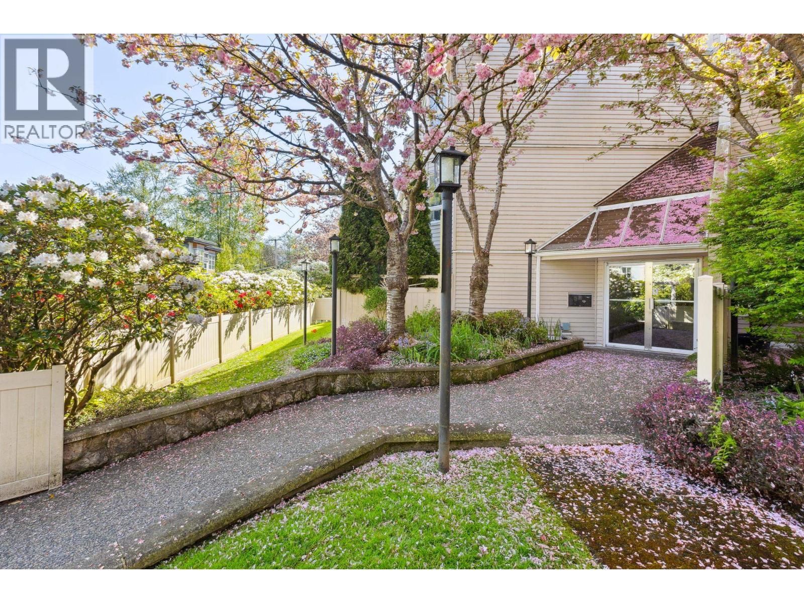 1155 Ross Road Unit 204, North Vancouver, BC V7K 1C6