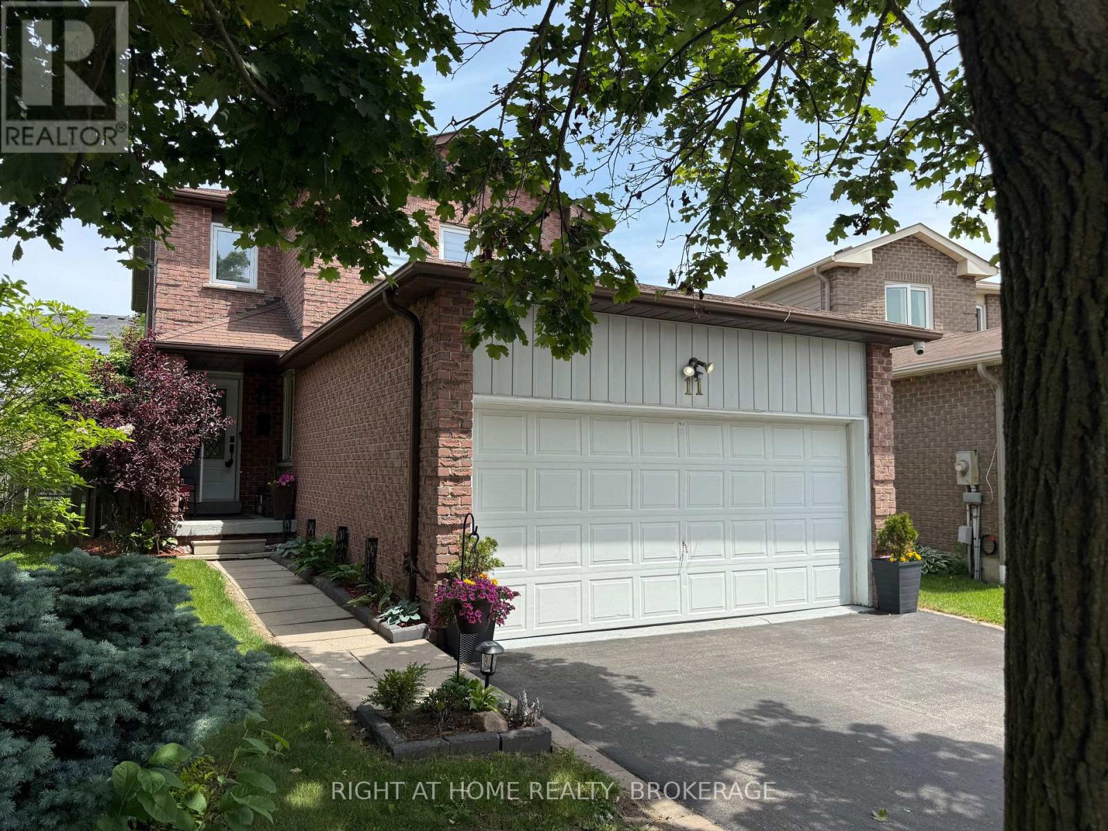 11 Eberlee Ct, Whitby Blue Grass Meadows, ON L1N 8C9