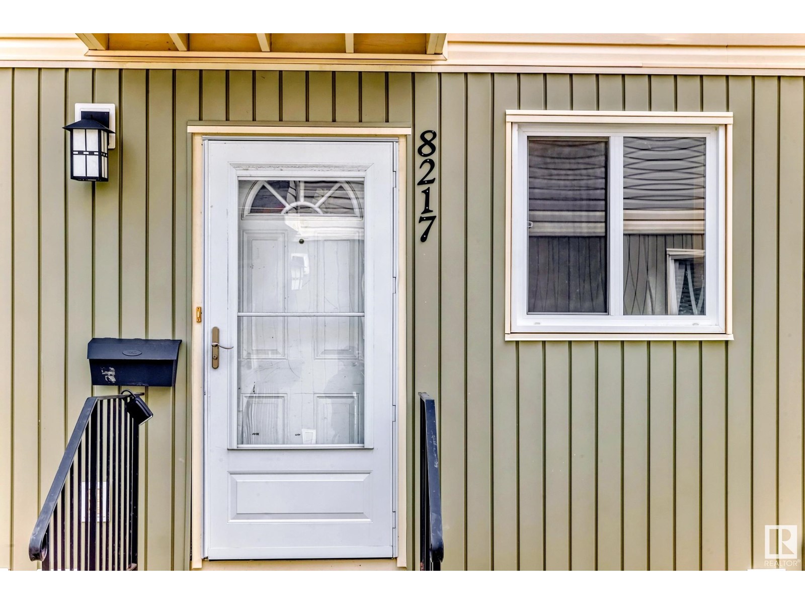 182 St Nw Unit 8217, Edmonton, AB T6R 2A8