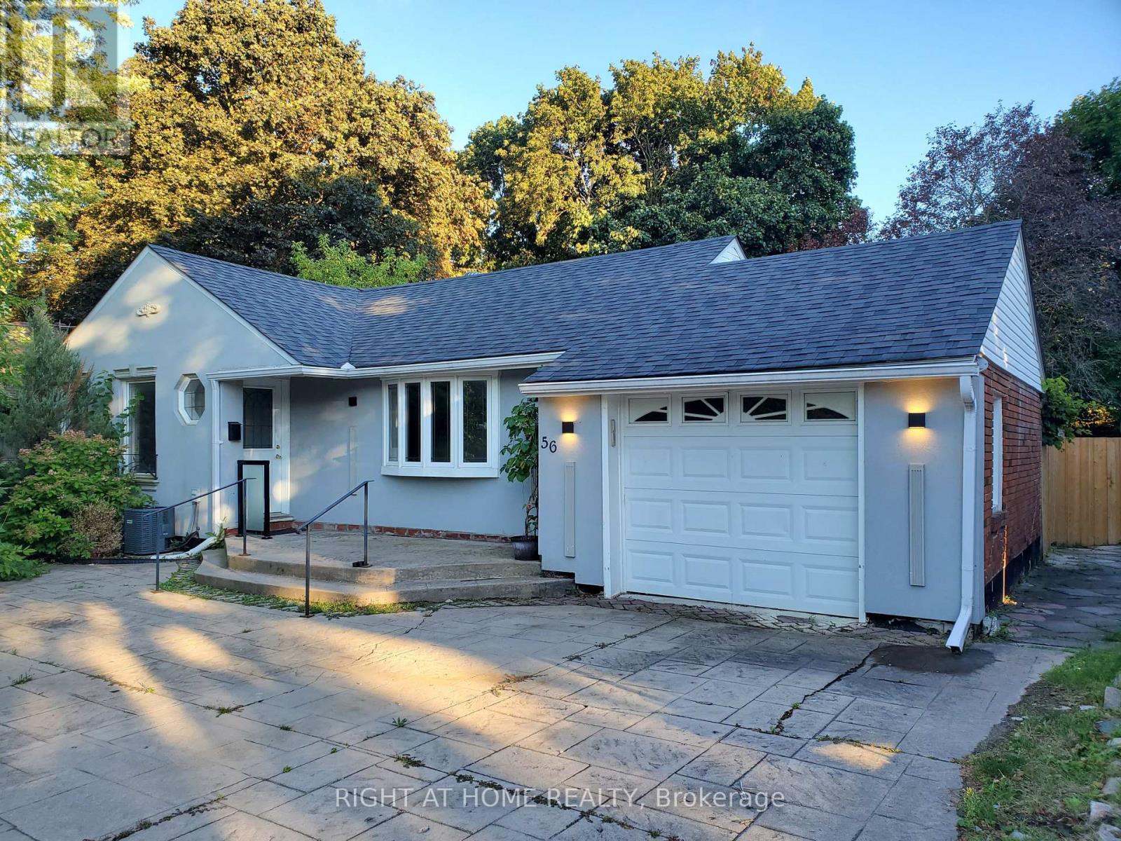 56 Don Mor Dr, Newmarket, ON L3Y 1G7