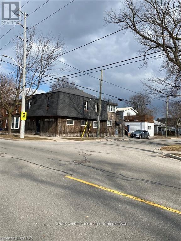 158 Lake St #a, St. Catharines Downtown, ON L2R 5Y7