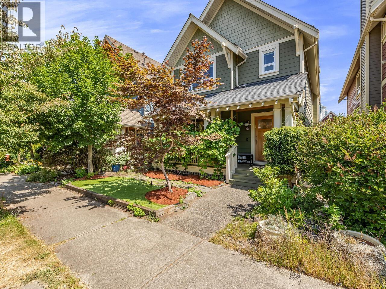 241 Furness St, New Westminster, BC V3M 0B4