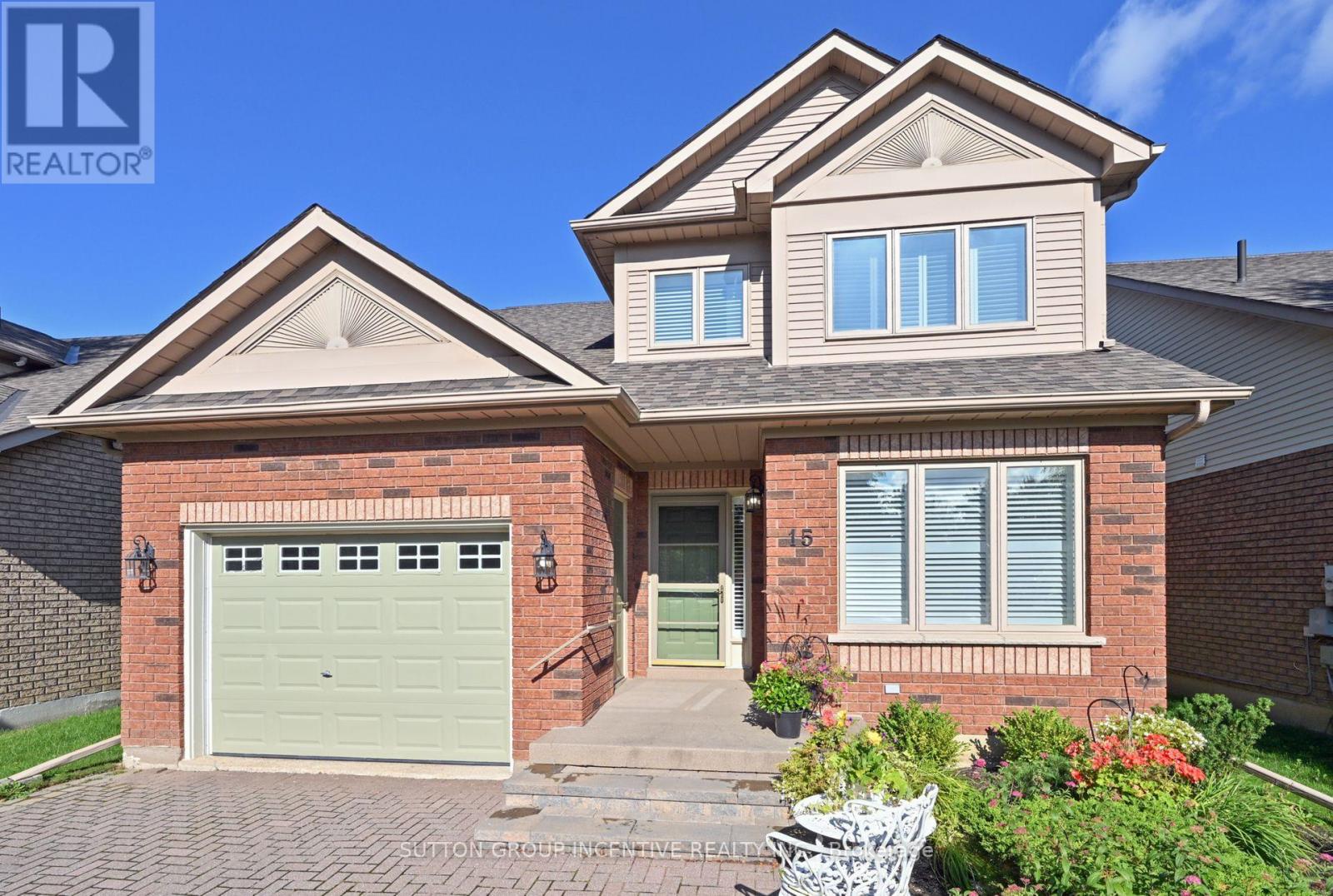 15 Sunset Blvd, New Tecumseth, ON L9R 1Y8