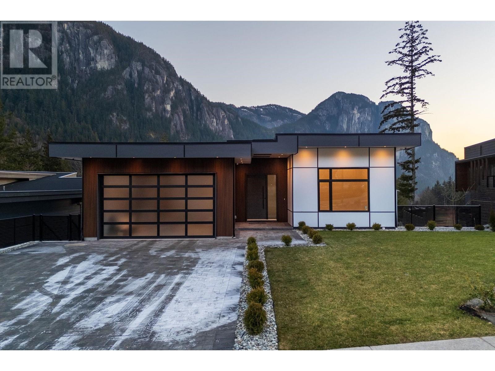 2216 Windsail Pl, Squamish, BC V8B 0T6