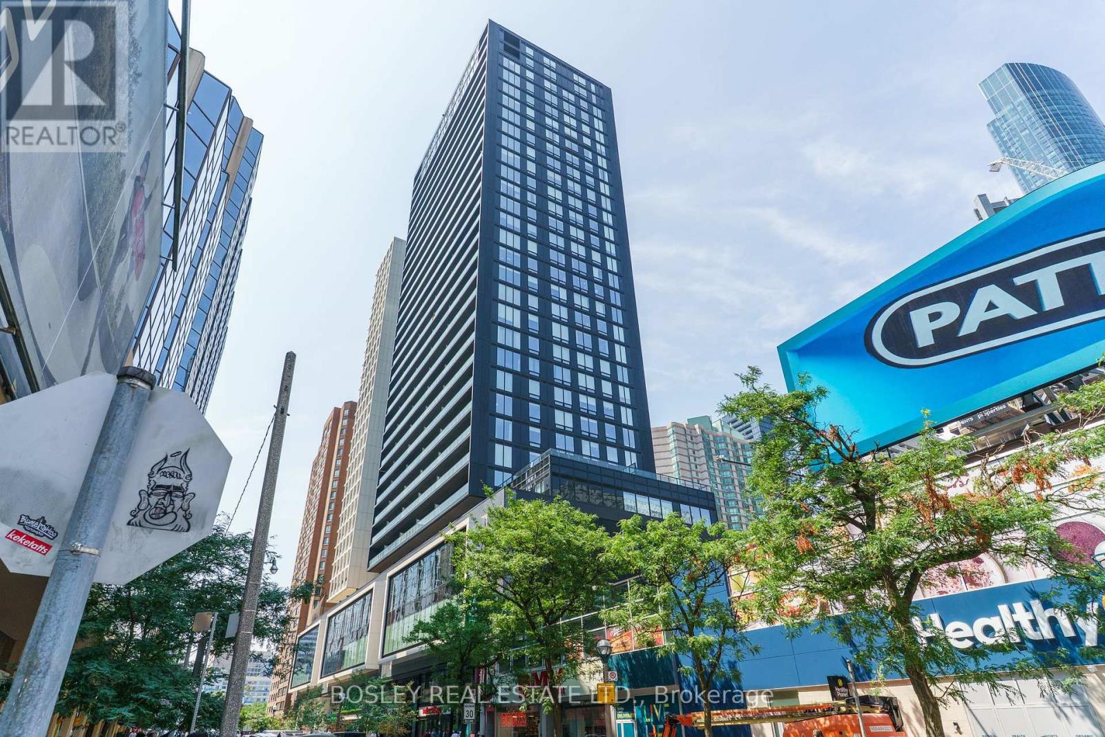 1509 20 Edward St, Toronto, ON M5G 0C5