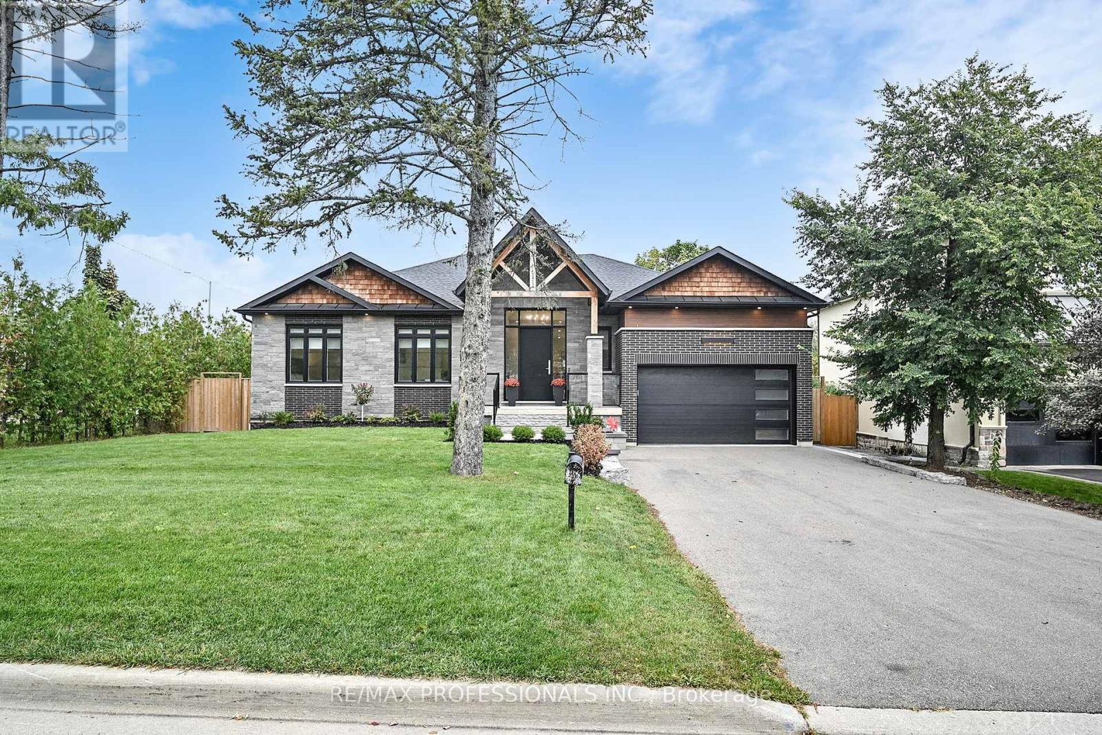 2615 Whaley Dr, Mississauga, ON L5B 1X1