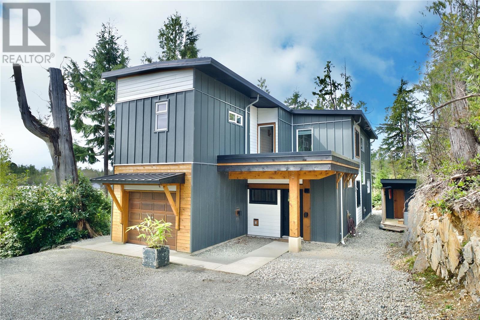 623 Yew Wood Rd, Tofino, BC V0R 2Z0