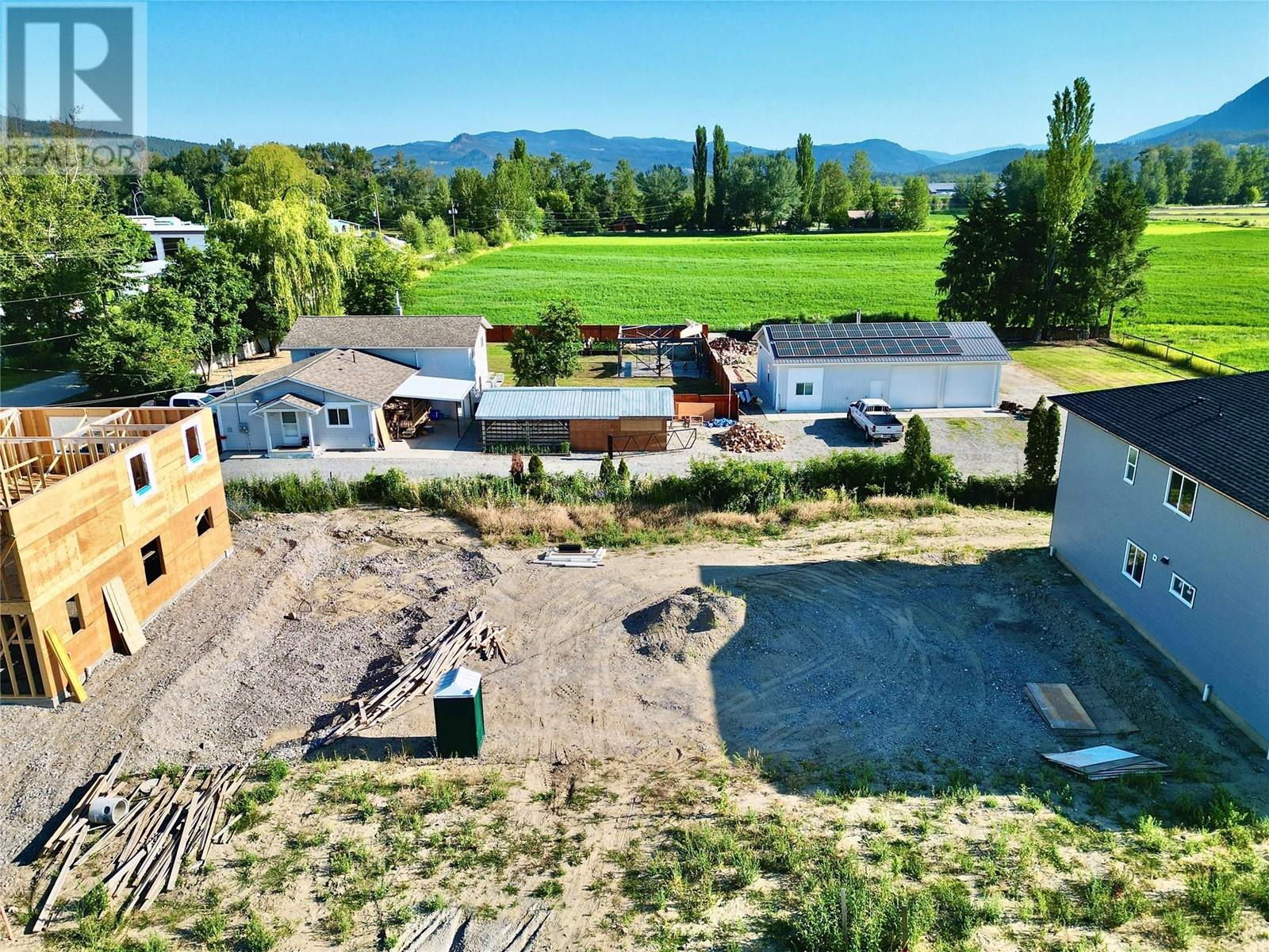 2233 Heitman St, Enderby, BC V0E 1V2
