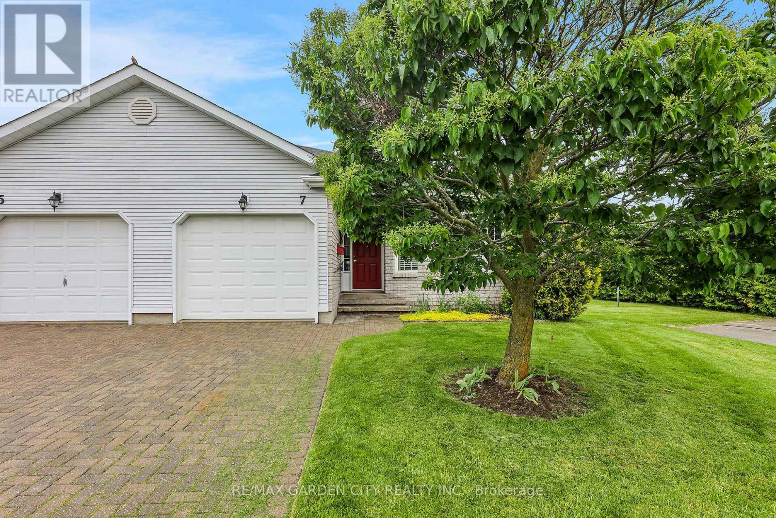 7 Village Dr, West Lincoln, ON L0R 2A0