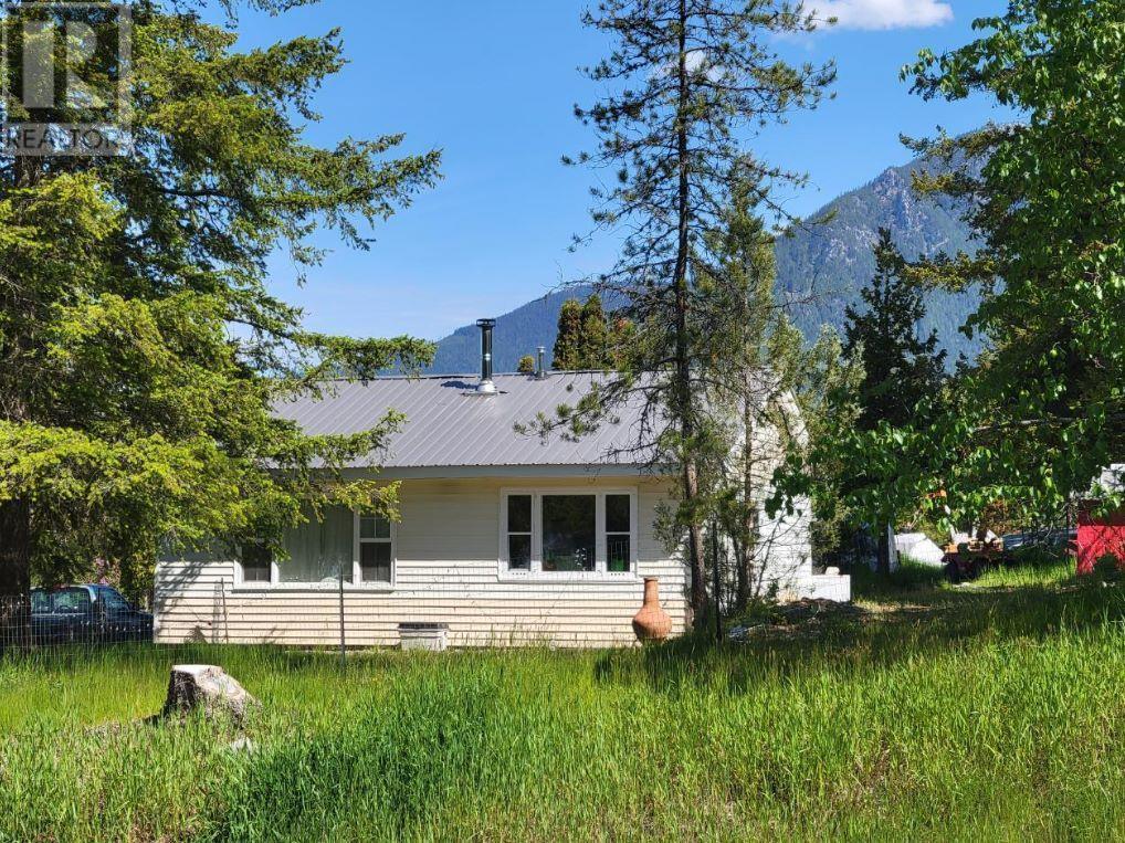 6 Highway Unit 572, Nakusp, BC V0G 1R1