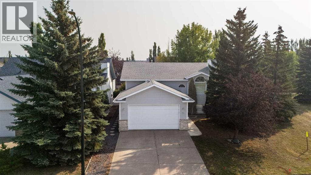 71 Doran Cres, Red Deer, AB T4R 1P4