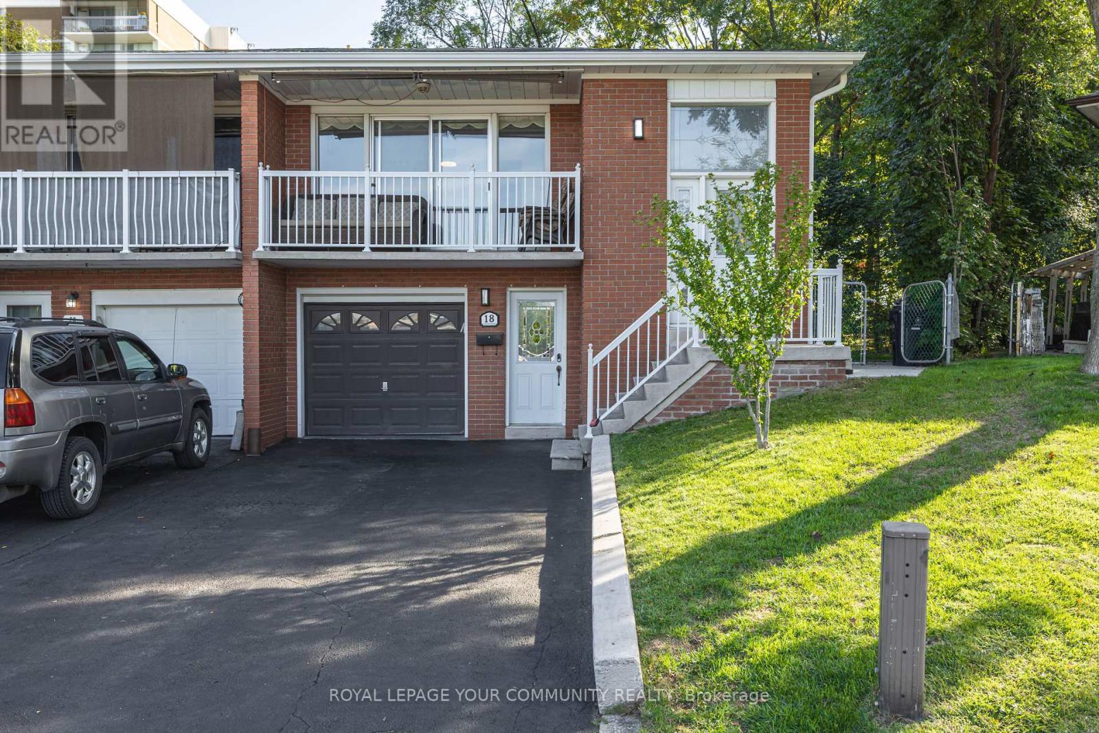 18 Loomis Ct, Toronto York University Heights, ON M3J 1P8