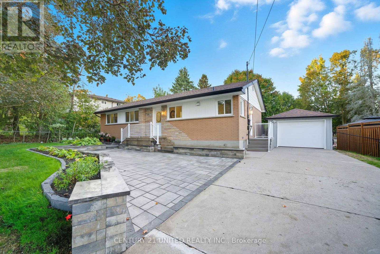 5 Ferndale Ave Ward 2 Ave, Peterborough, ON K9J 1L9