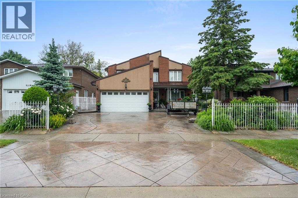 2545 Pollard Dr, Mississauga, ON L5C 3G9