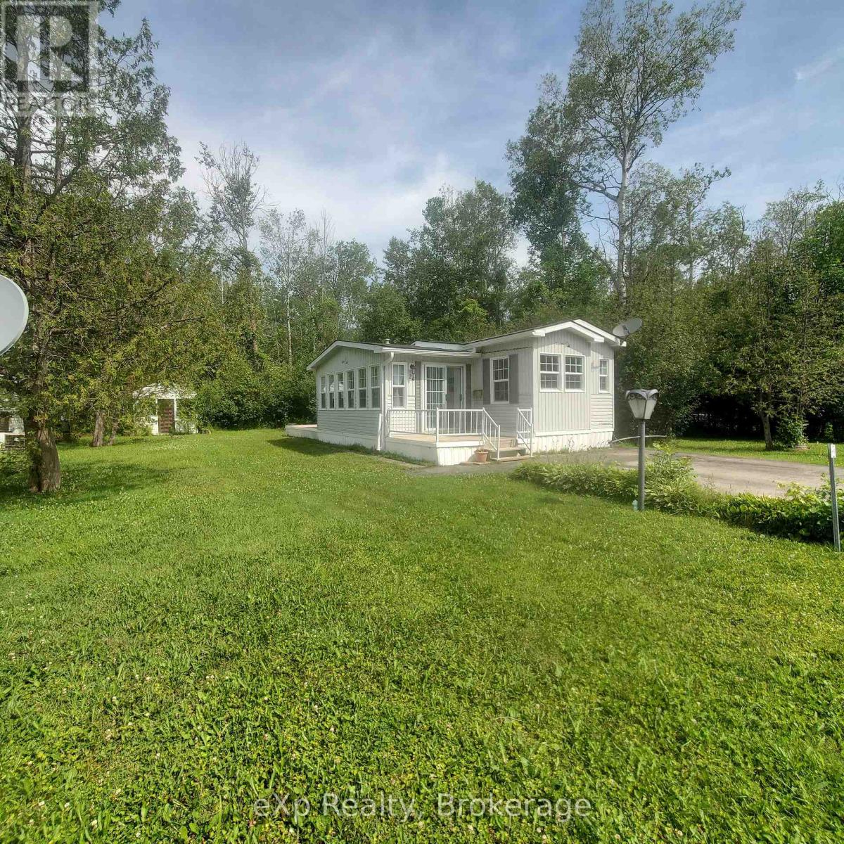24 Prince Charles Ave N, Springwater, ON L0L 1P0