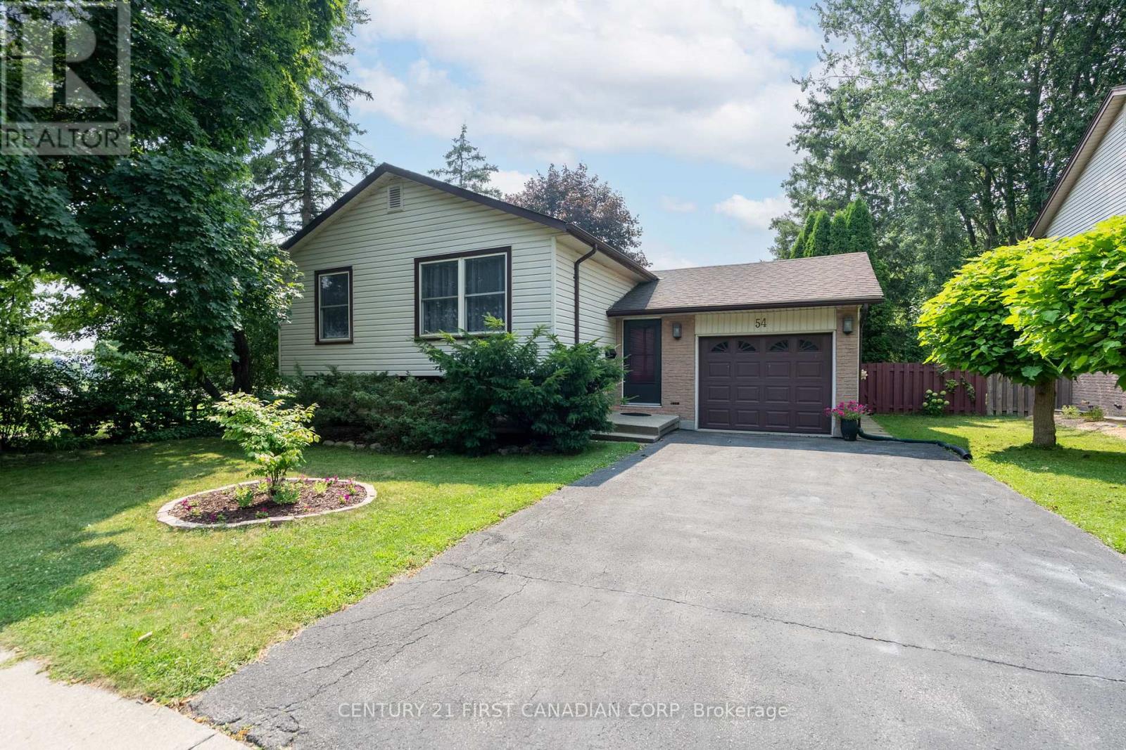 54 Four Oaks Cres, London, ON N6J 4B7