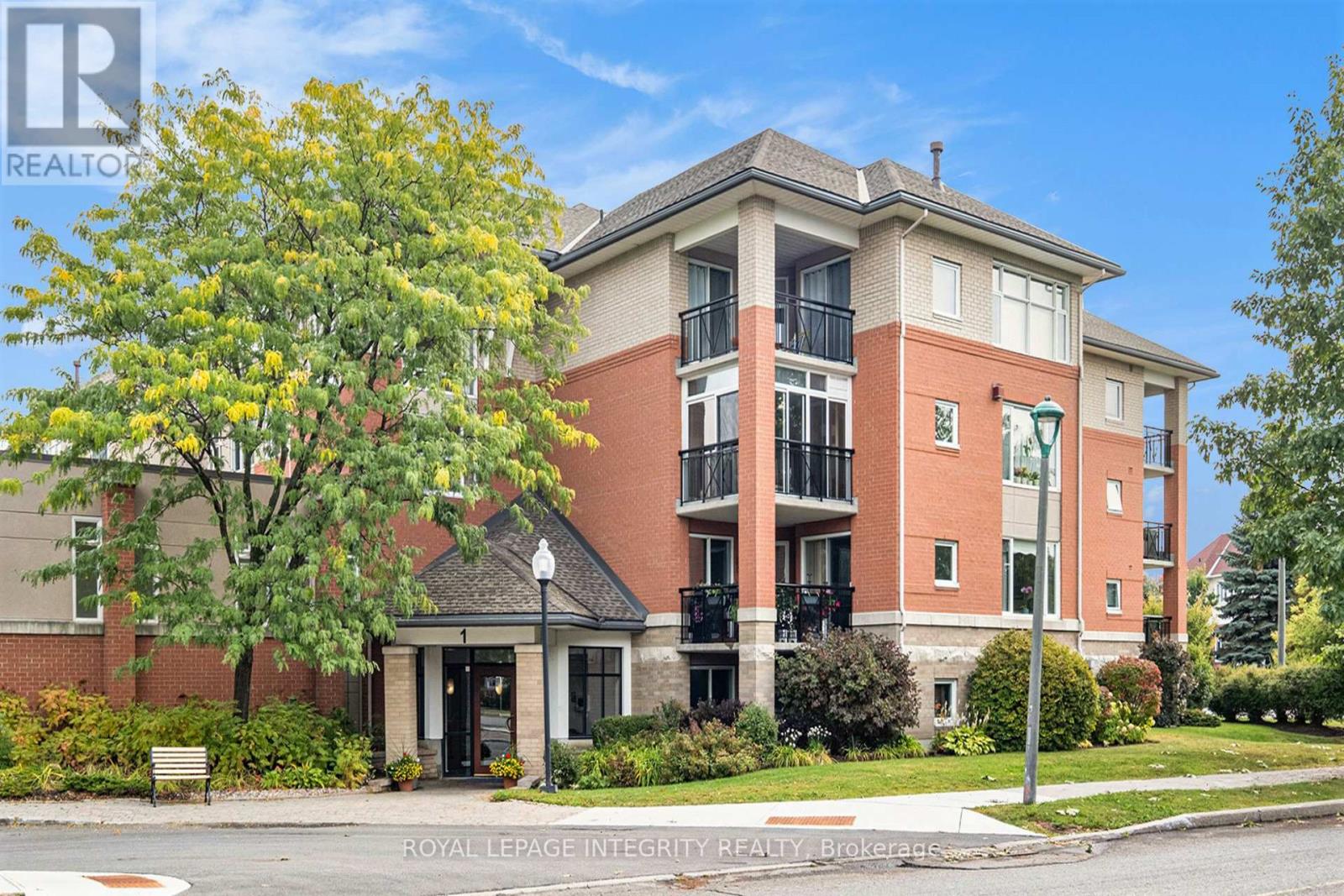 303 1 Meridian Pl, Ottawa, ON K2G 6N1