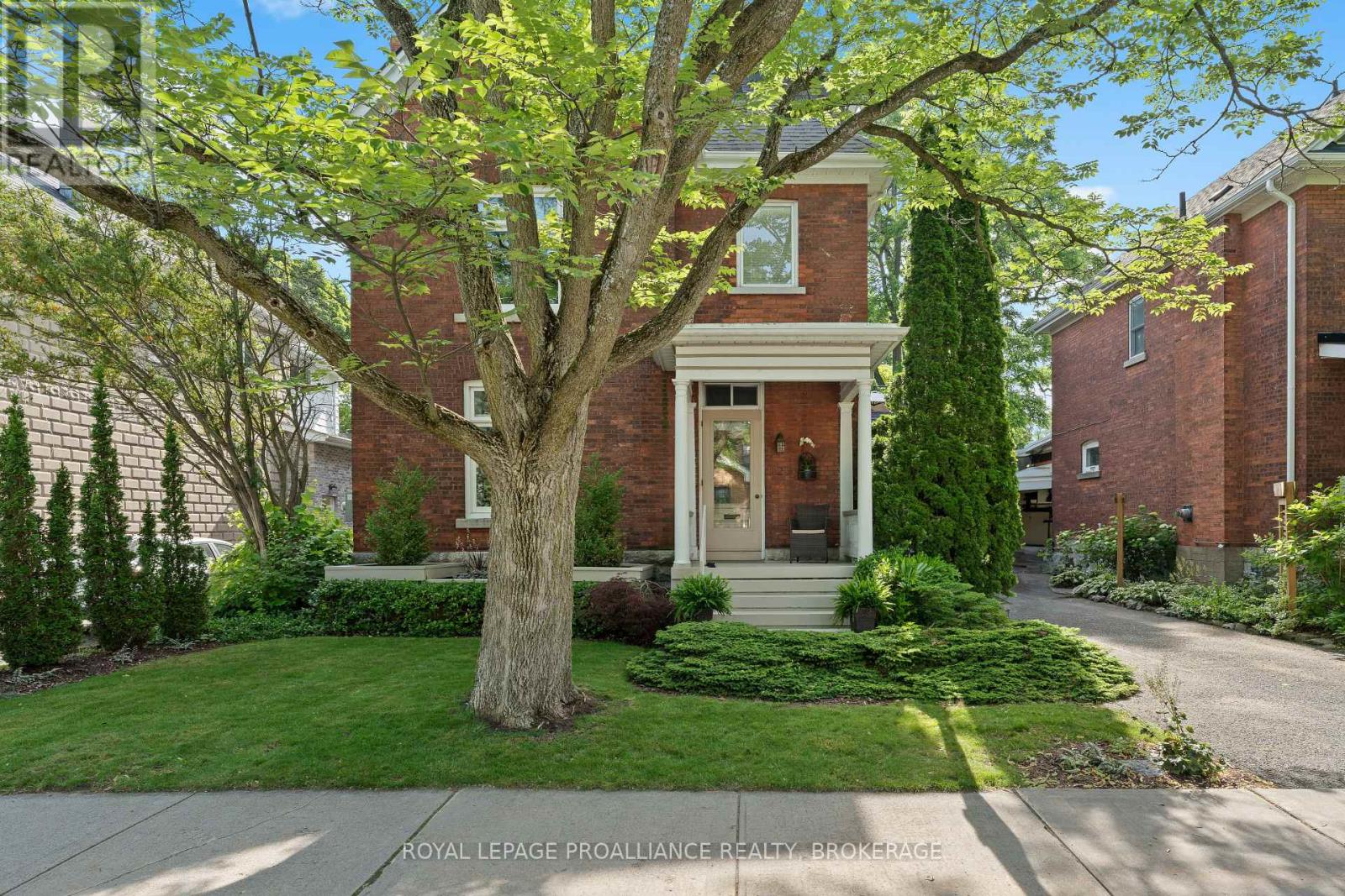 127 Beverley St, Kingston, ON K7L 3Y7